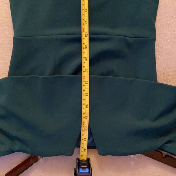 Le Chateau Bardot Dress in Emerld Green - Picture 14 of 14